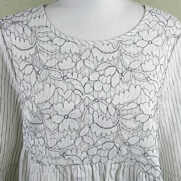 😻 4/$25 Isabel Maternity Pinstriped Topo with Lace Bodice NWOT L - Picture 4 of 9